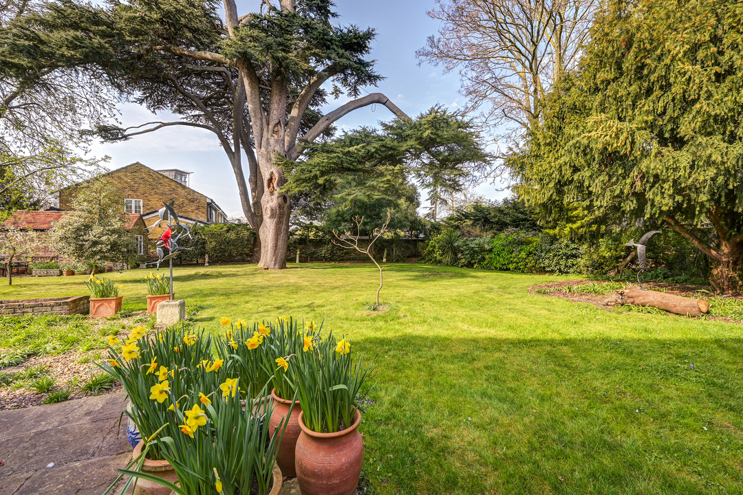 5 bed detached house for sale in The Cedars, The Butts, Upper Butts, Brentford, TW8  - Property Image 21