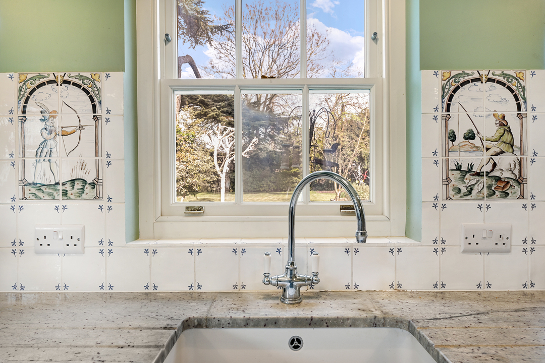 5 bed detached house for sale in The Cedars, The Butts, Upper Butts, Brentford, TW8  - Property Image 13