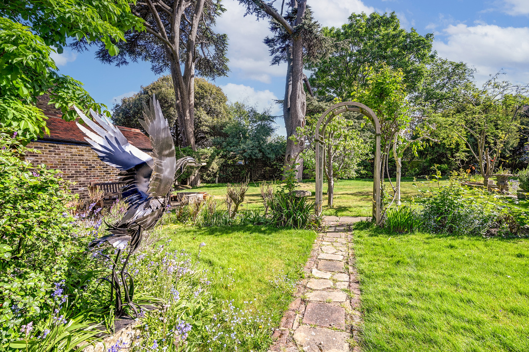 5 bed detached house for sale in The Cedars, The Butts, Upper Butts, Brentford, TW8  - Property Image 29