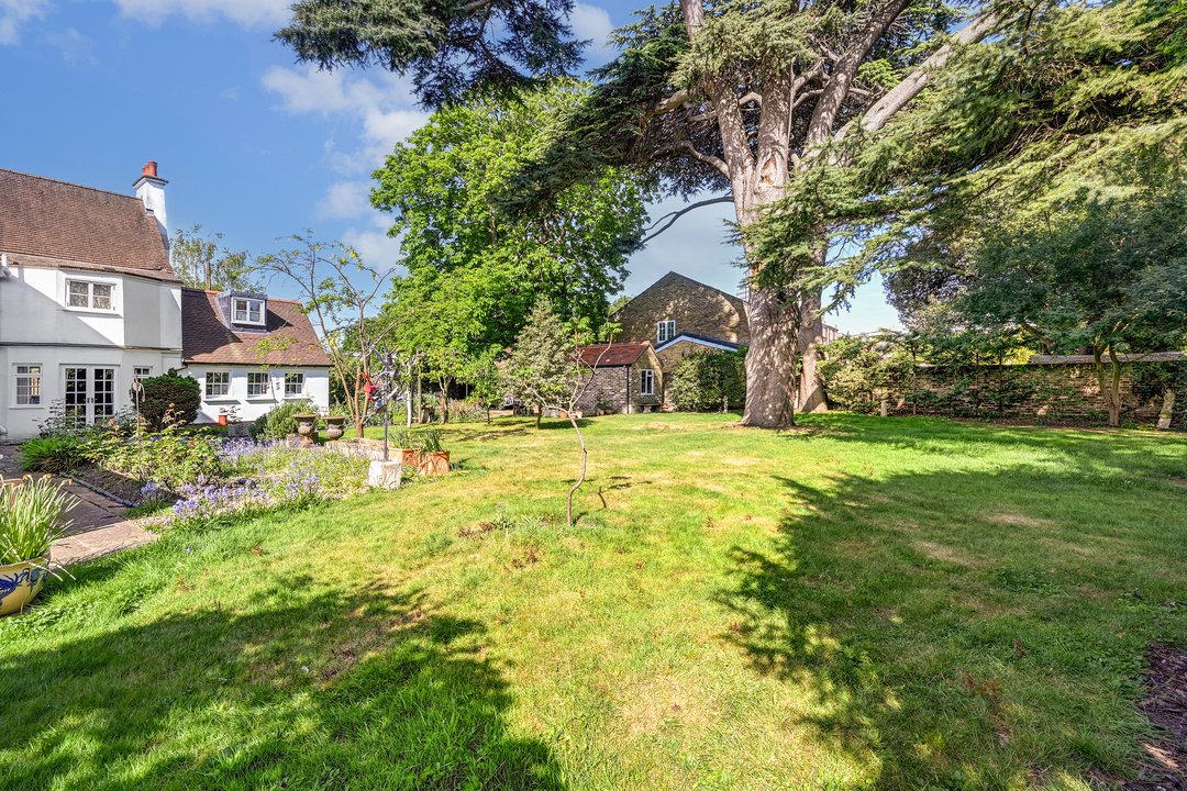 5 bed detached house for sale in The Cedars, The Butts, Upper Butts, Brentford, TW8  - Property Image 33