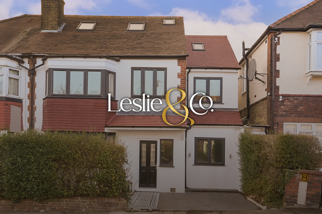 3 bed apartment for sale in Highview Road, Ealing, London, W13