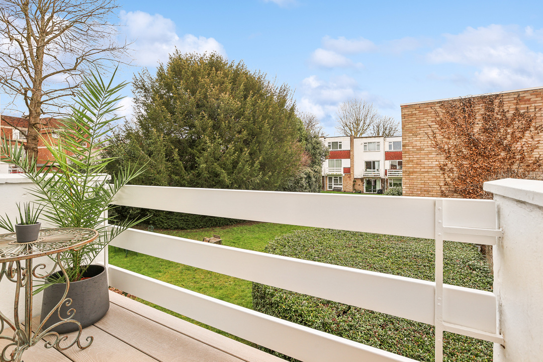 2 bed maisonette for sale in Eaton Rise, Ealing, London, W5  - Property Image 5