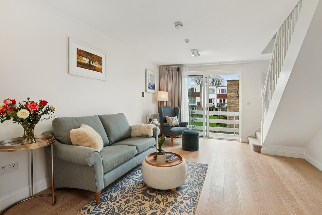 2 bed maisonette for sale in Eaton Rise, Ealing, London, W5 - Property Image 1