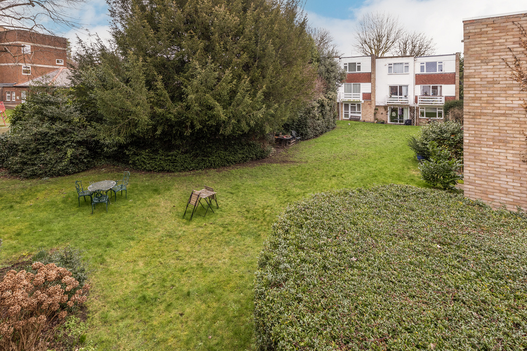 2 bed maisonette for sale in Eaton Rise, Ealing, London, W5  - Property Image 6