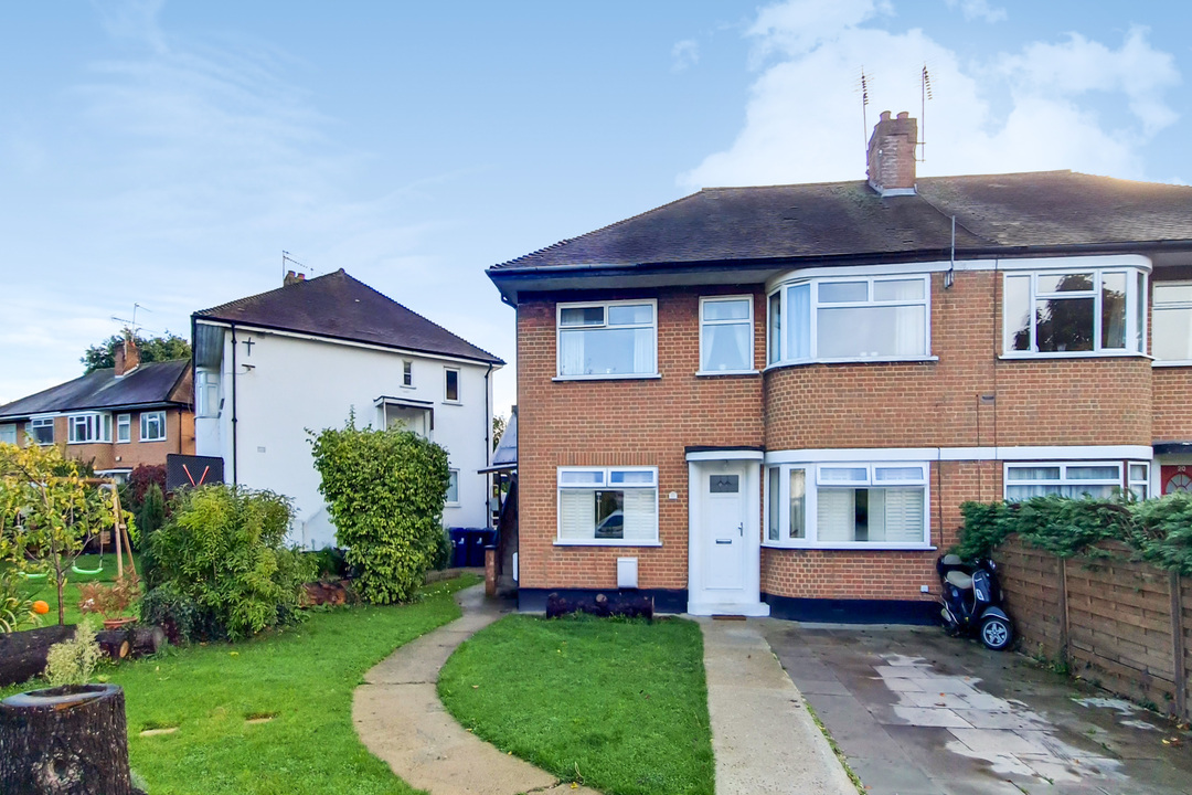 2 bed apartment for sale in Cavendish Avenue, Ealing, London, W13