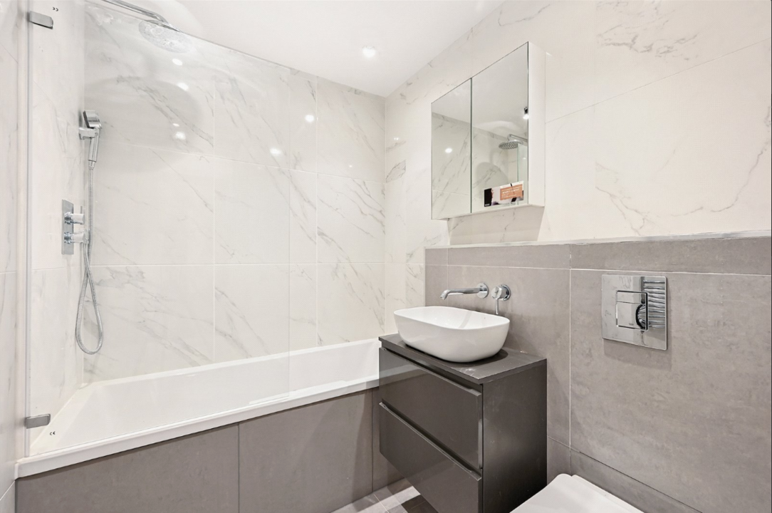 2 bed apartment for sale in Gunnersbury Avenue, Ealing, London, W5  - Property Image 5