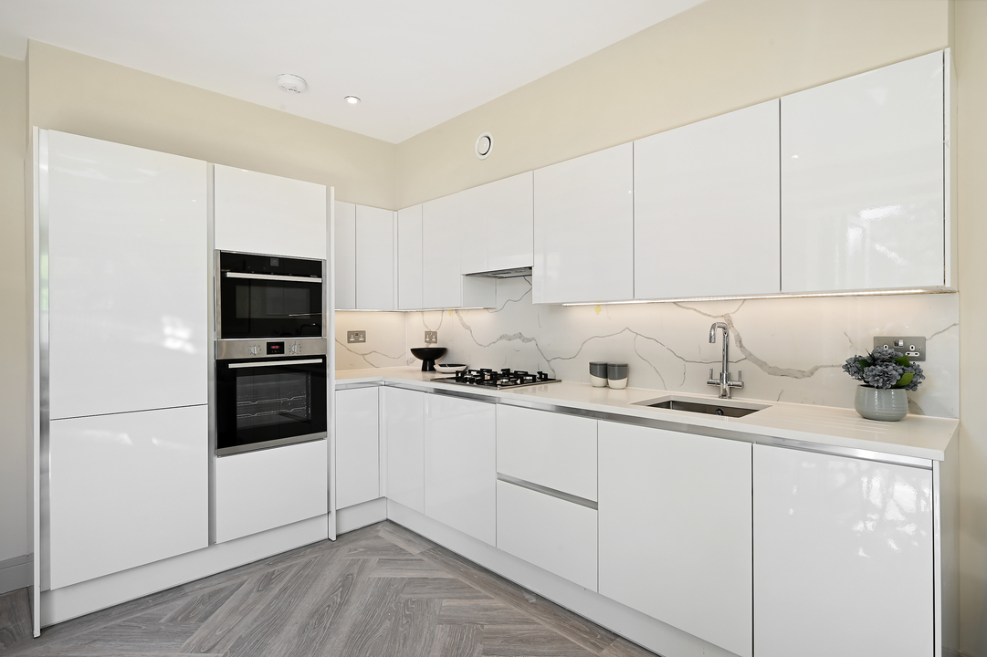 1 bed apartment for sale in Gunnersbury Avenue, Ealing Common, London, W5  - Property Image 3