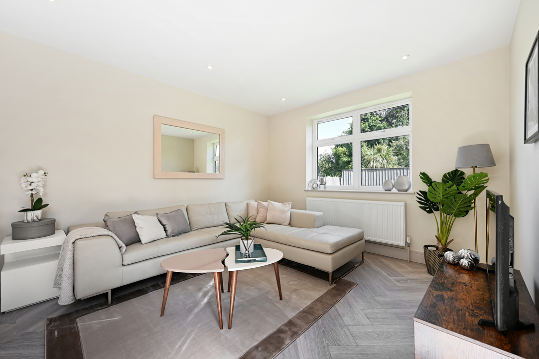 1 bed apartment for sale in Gunnersbury Avenue, Ealing Common, London, W5  - Property Image 4