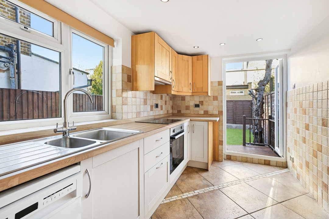 3 bed end of terrace house to rent in Northfield Road, Ealing, London, W13  - Property Image 3