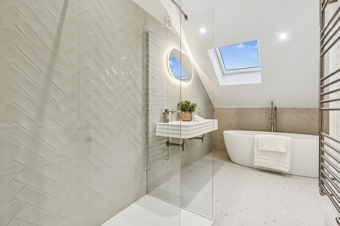 5 bed detached house for sale in Sunnydene Avenue, Ruislip, HA4  - Property Image 10