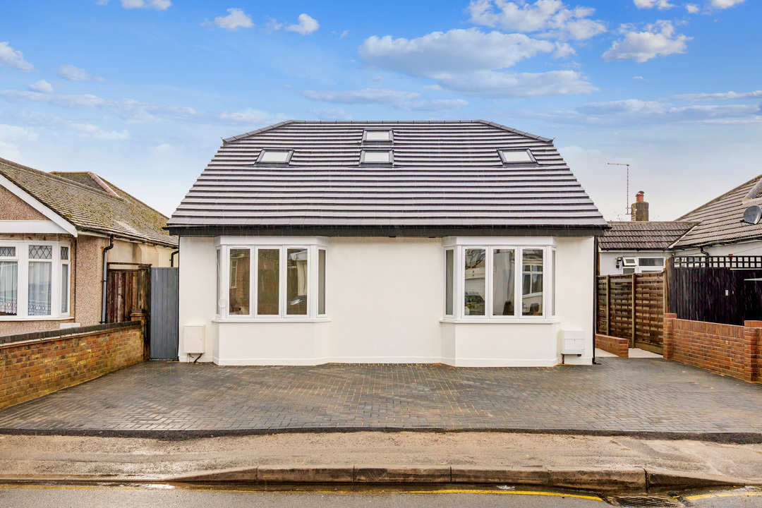 5 bed detached house for sale in Sunnydene Avenue, Ruislip, HA4  - Property Image 5