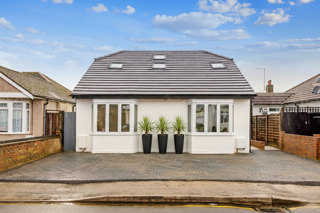 5 bed detached house for sale in Sunnydene Avenue, Ruislip, HA4  - Property Image 3