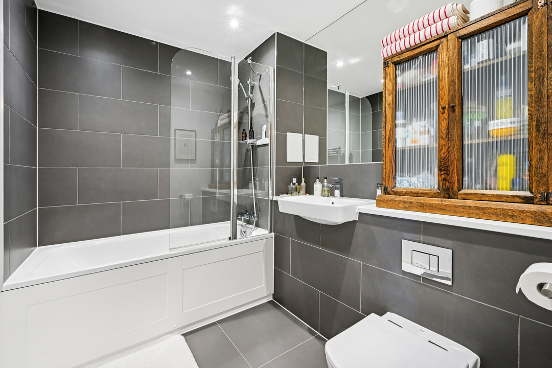 1 bed apartment for sale in Brownlow Road, Ealing, London, W13  - Property Image 16