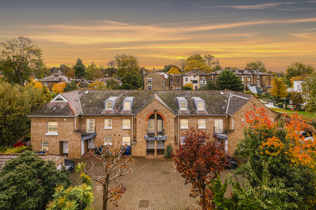 2 bed apartment for sale in Hills Mews, Florence Road, Ealing, London, W5  - Property Image 3
