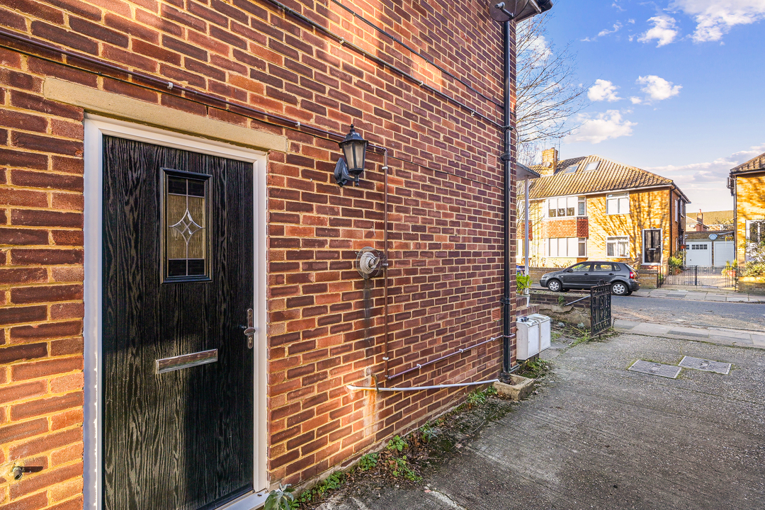 2 bed apartment for sale in Webster Gardens, Ealing, London, W5  - Property Image 9