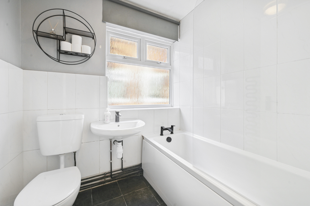 2 bed apartment for sale in Webster Gardens, Ealing, London, W5  - Property Image 7