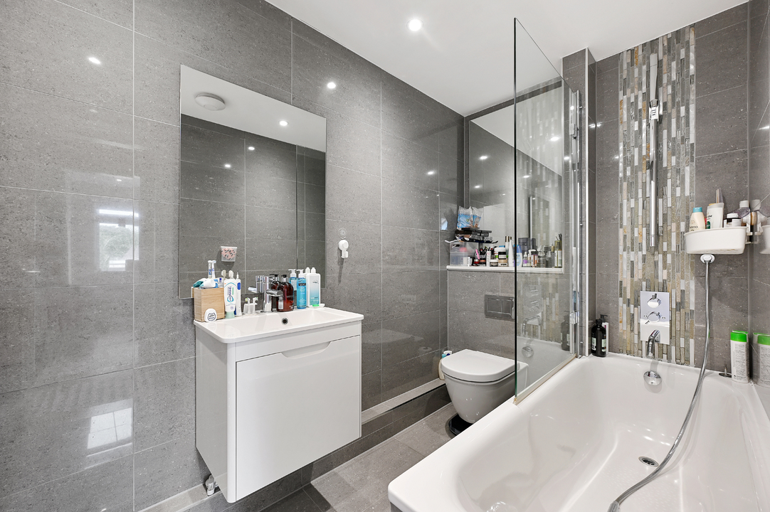 3 bed apartment to rent in North Common Road, Ealing, London, W5  - Property Image 5