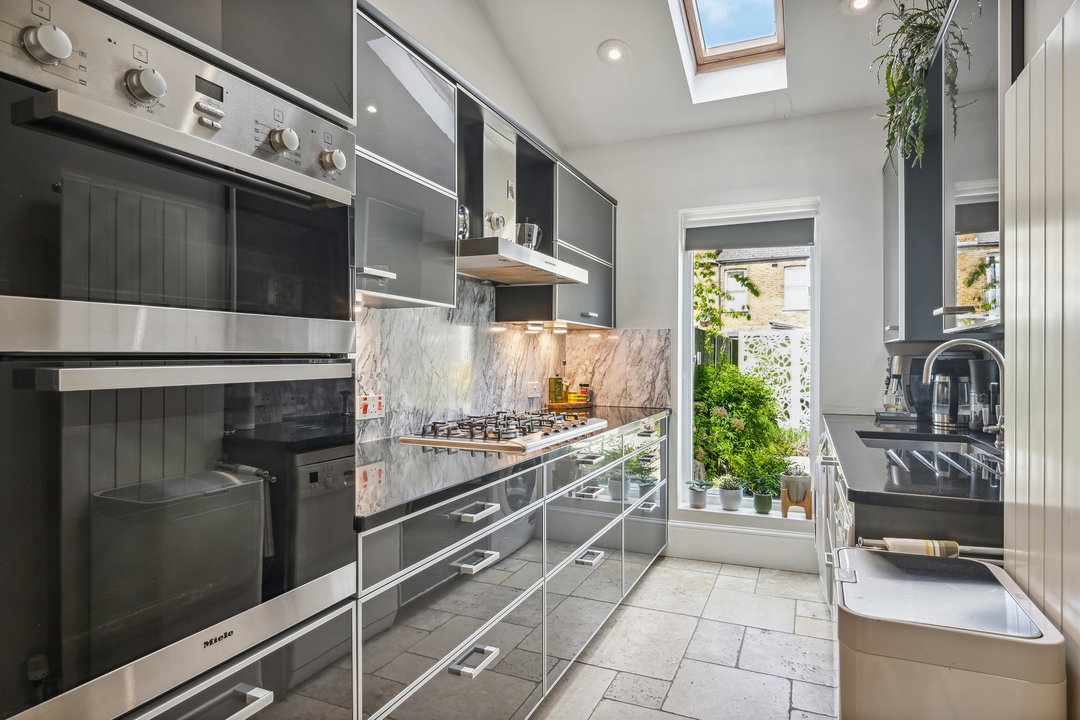 4 bed terraced house for sale in Mayfield Avenue, Ealing, Northfields, London, W13  - Property Image 9