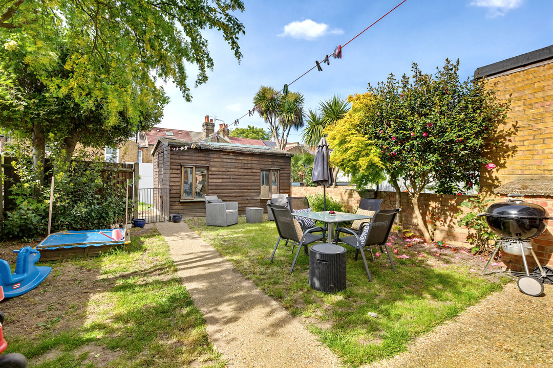 3 bed semi-detached house for sale in Manton Avenue, Hanwell, London, W7  - Property Image 9