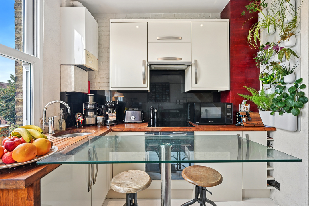 2 bed apartment for sale in Hessel Road, Ealing, London, W13 - Property Image 1