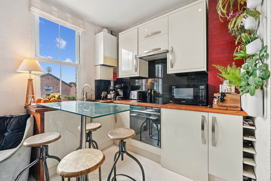 2 bed apartment for sale in Hessel Road, Ealing, London, W13  - Property Image 6