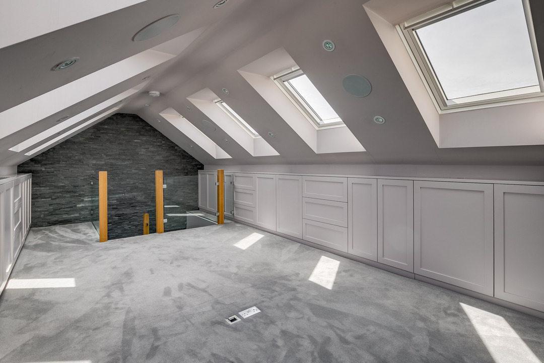 3 bed terraced house to rent in Sayers Court, St Marys Road, Ealing, London, W5  - Property Image 13