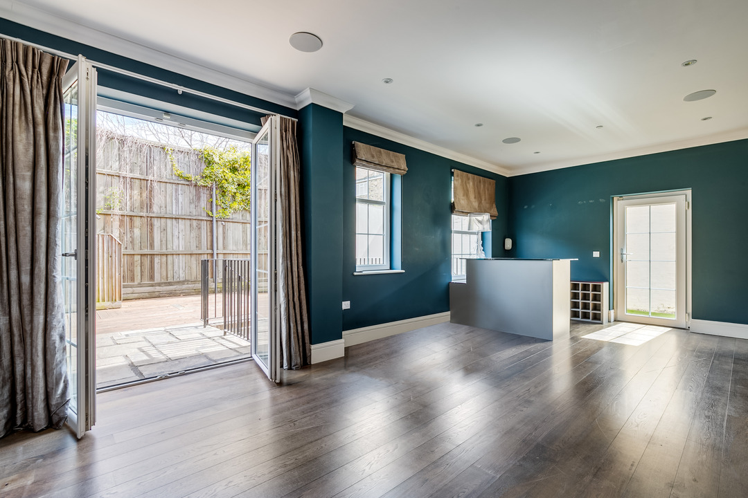 3 bed terraced house to rent in Sayers Court, St Marys Road, Ealing, London, W5  - Property Image 8