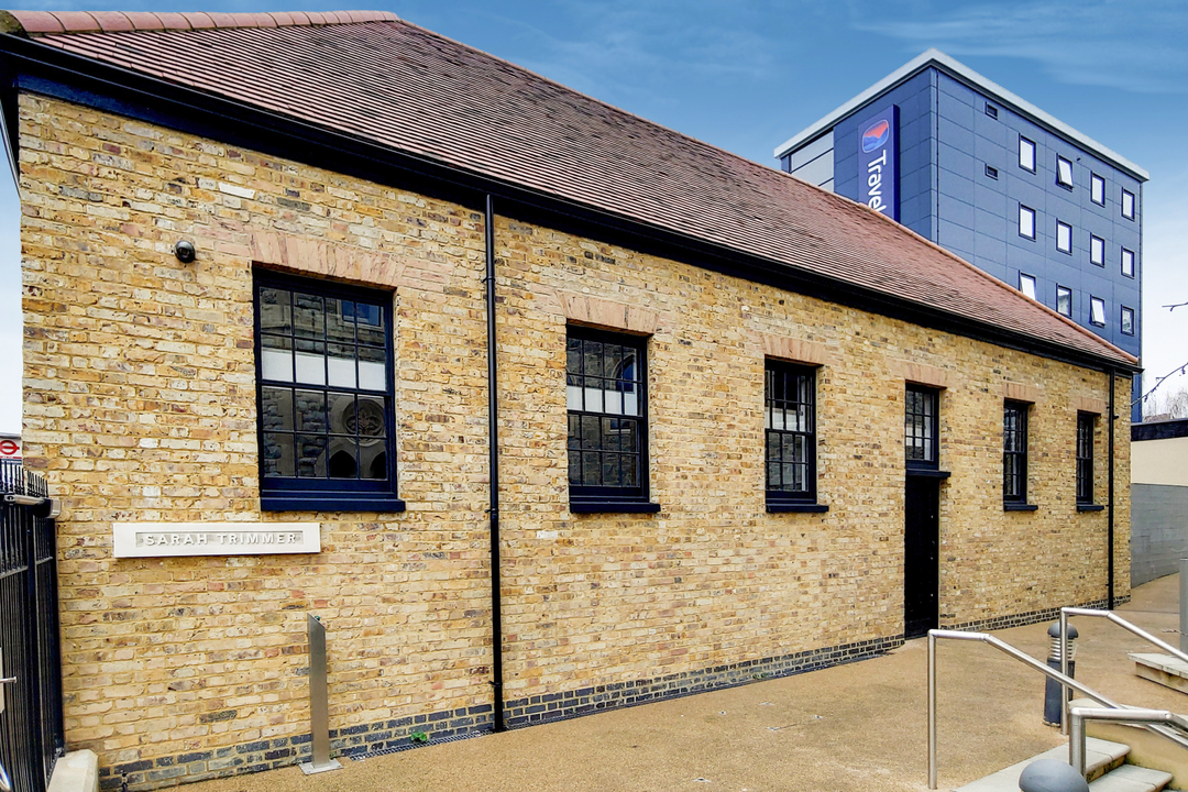 3 bed house for sale in High Street, Brentford, TW8  - Property Image 4