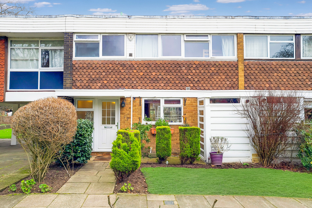 3 bed terraced house to rent in Heronsforde, Ealing, London, W13  - Property Image 2