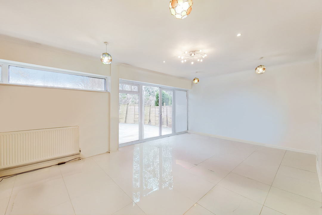 3 bed terraced house to rent in Heronsforde, Ealing, London, W13  - Property Image 3