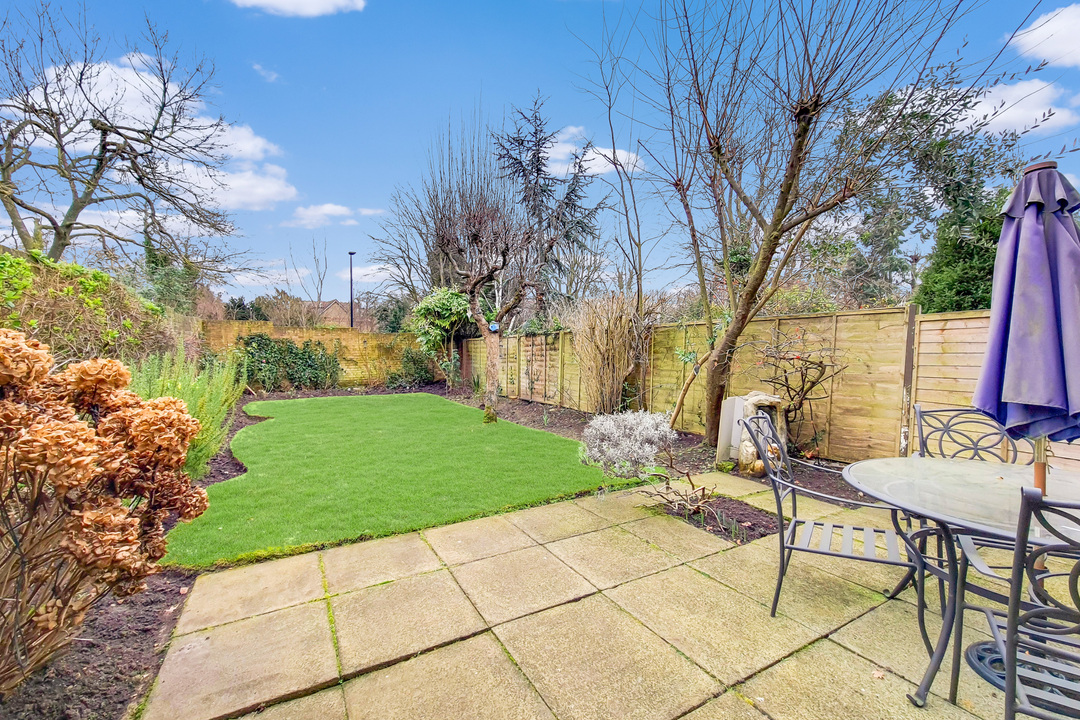 3 bed terraced house to rent in Heronsforde, Ealing, London, W13  - Property Image 8