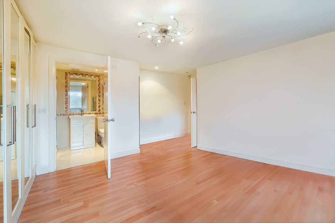 3 bed terraced house to rent in Heronsforde, Ealing, London, W13  - Property Image 11