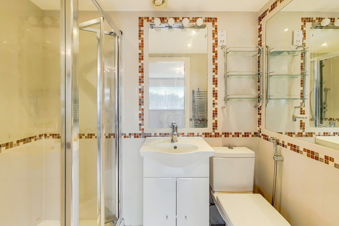 3 bed terraced house to rent in Heronsforde, Ealing, London, W13  - Property Image 12