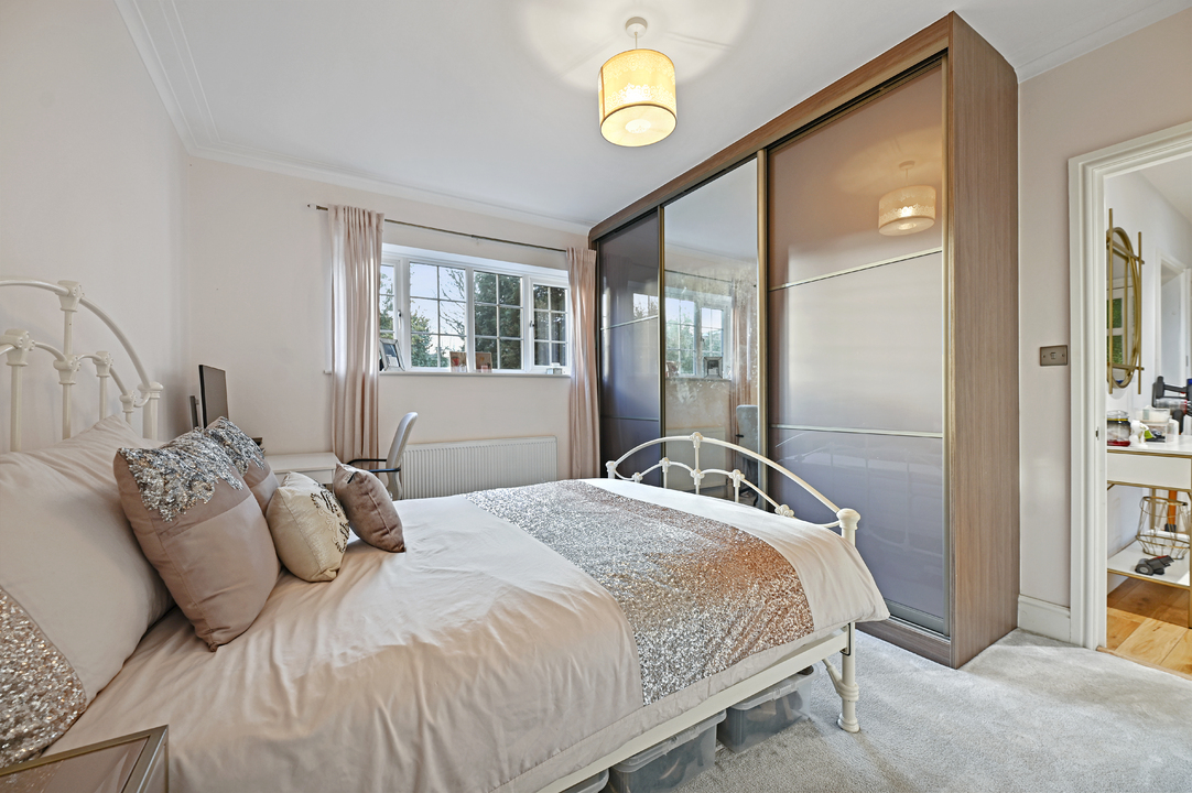 2 bed apartment for sale in Baronsmede Court, Baronsmede, Ealing, London, W5  - Property Image 9