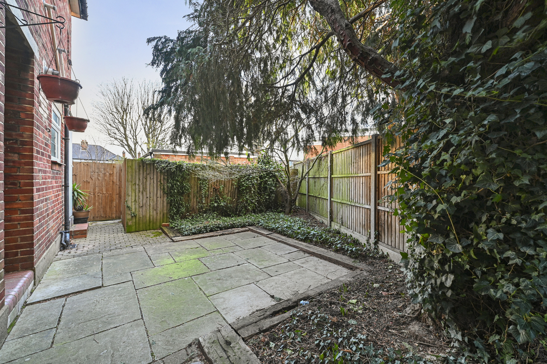 2 bed apartment for sale in Baronsmede Court, Baronsmede, Ealing, London, W5  - Property Image 11