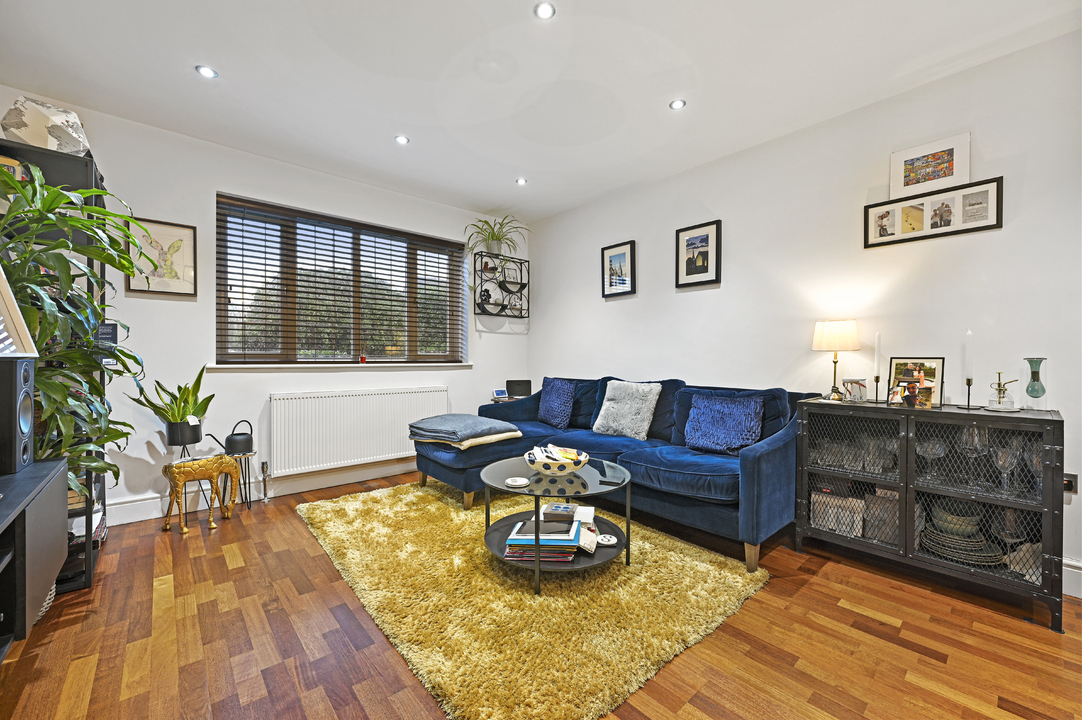 2 bed apartment for sale in Baronsmede Court, Baronsmede, Ealing, London, W5  - Property Image 10