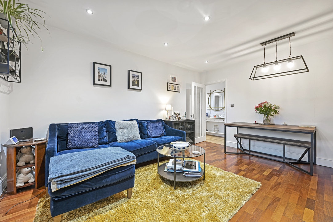 2 bed apartment for sale in Baronsmede Court, Baronsmede, Ealing, London, W5  - Property Image 3