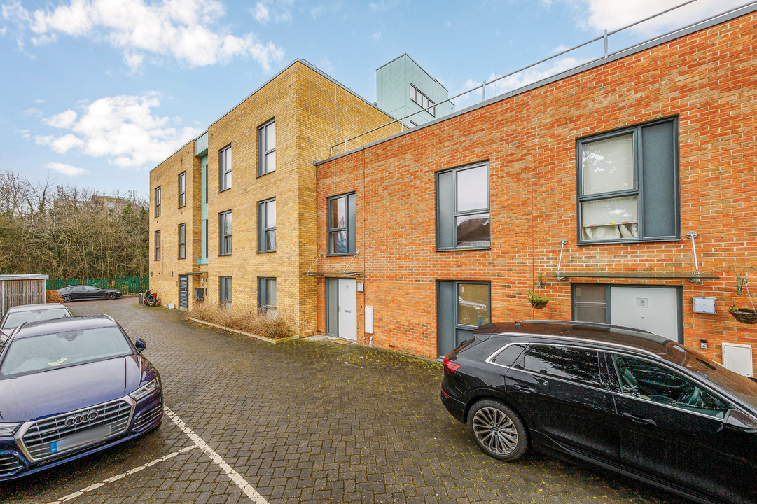 3 bed terraced house for sale in Alton Court, Copley Close, Hanwell, London, W7  - Property Image 9