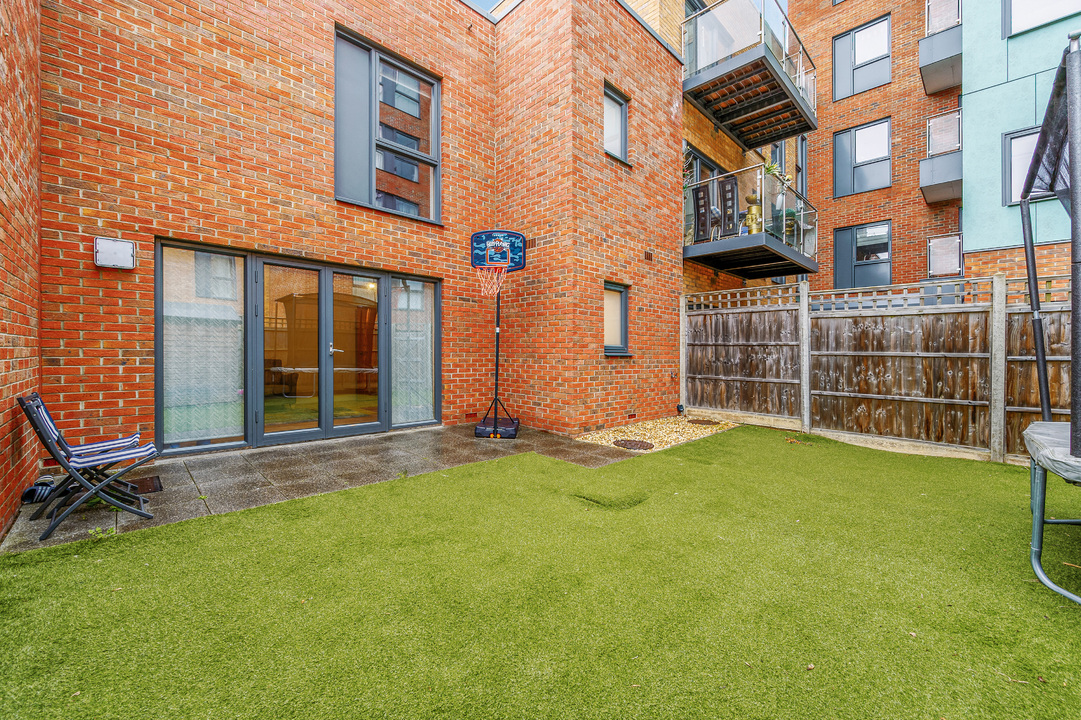 3 bed terraced house for sale in Alton Court, Copley Close, Hanwell, London, W7  - Property Image 4