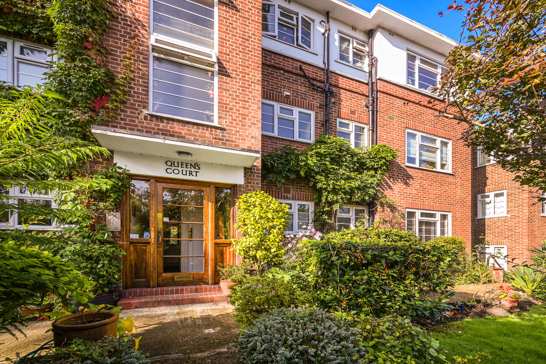 2 bed apartment for sale in Queens Court, Queens Walk, Ealing, London, W5  - Property Image 8