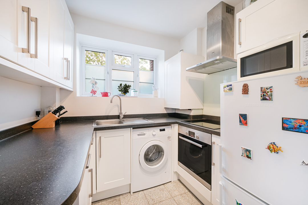 2 bed apartment for sale in Queens Court, Queens Walk, Ealing, London, W5  - Property Image 5