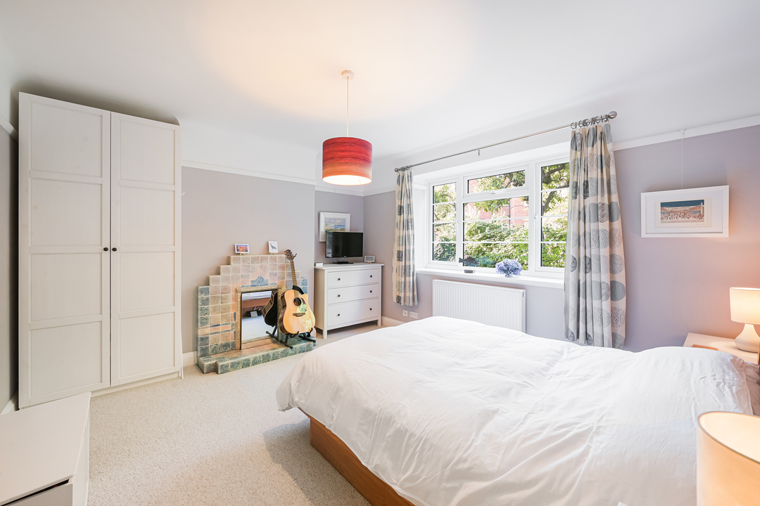 2 bed apartment for sale in Queens Court, Queens Walk, Ealing, London, W5  - Property Image 7