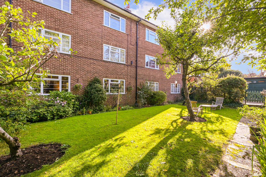 2 bed apartment for sale in Queens Court, Queens Walk, Ealing, London, W5  - Property Image 10