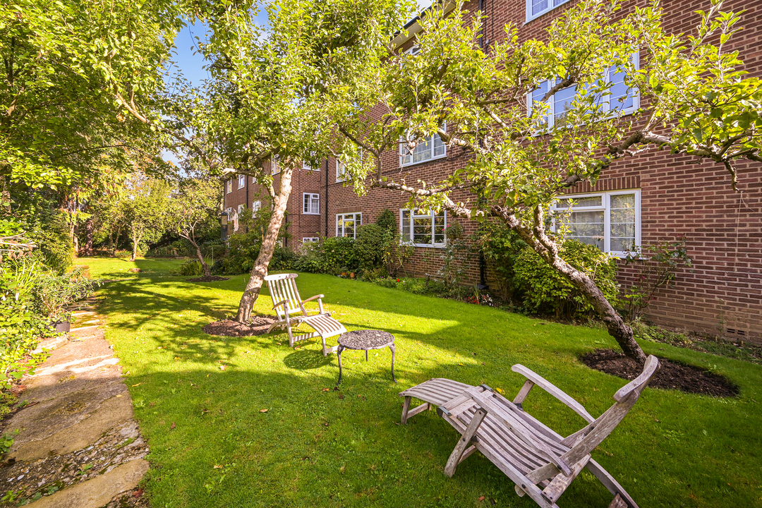 2 bed apartment for sale in Queens Court, Queens Walk, Ealing, London, W5  - Property Image 6