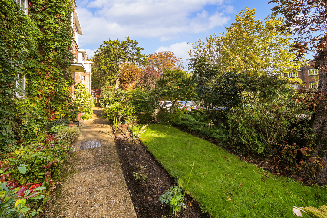 2 bed apartment for sale in Queens Court, Queens Walk, Ealing, London, W5  - Property Image 13