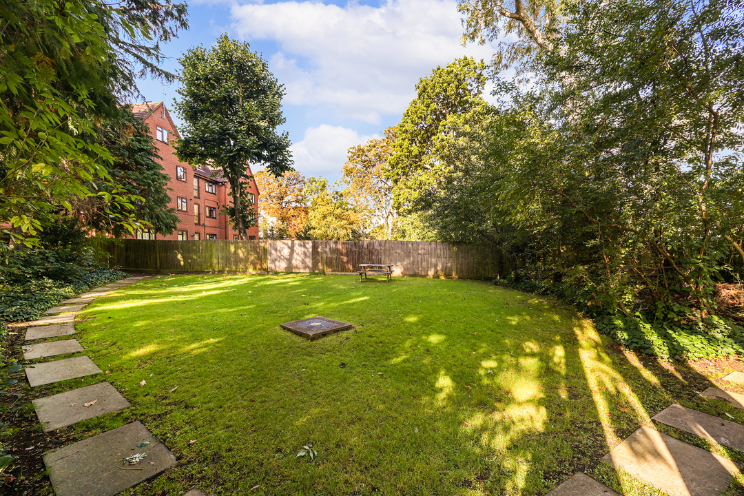 2 bed apartment for sale in Queens Court, Queens Walk, Ealing, London, W5  - Property Image 15