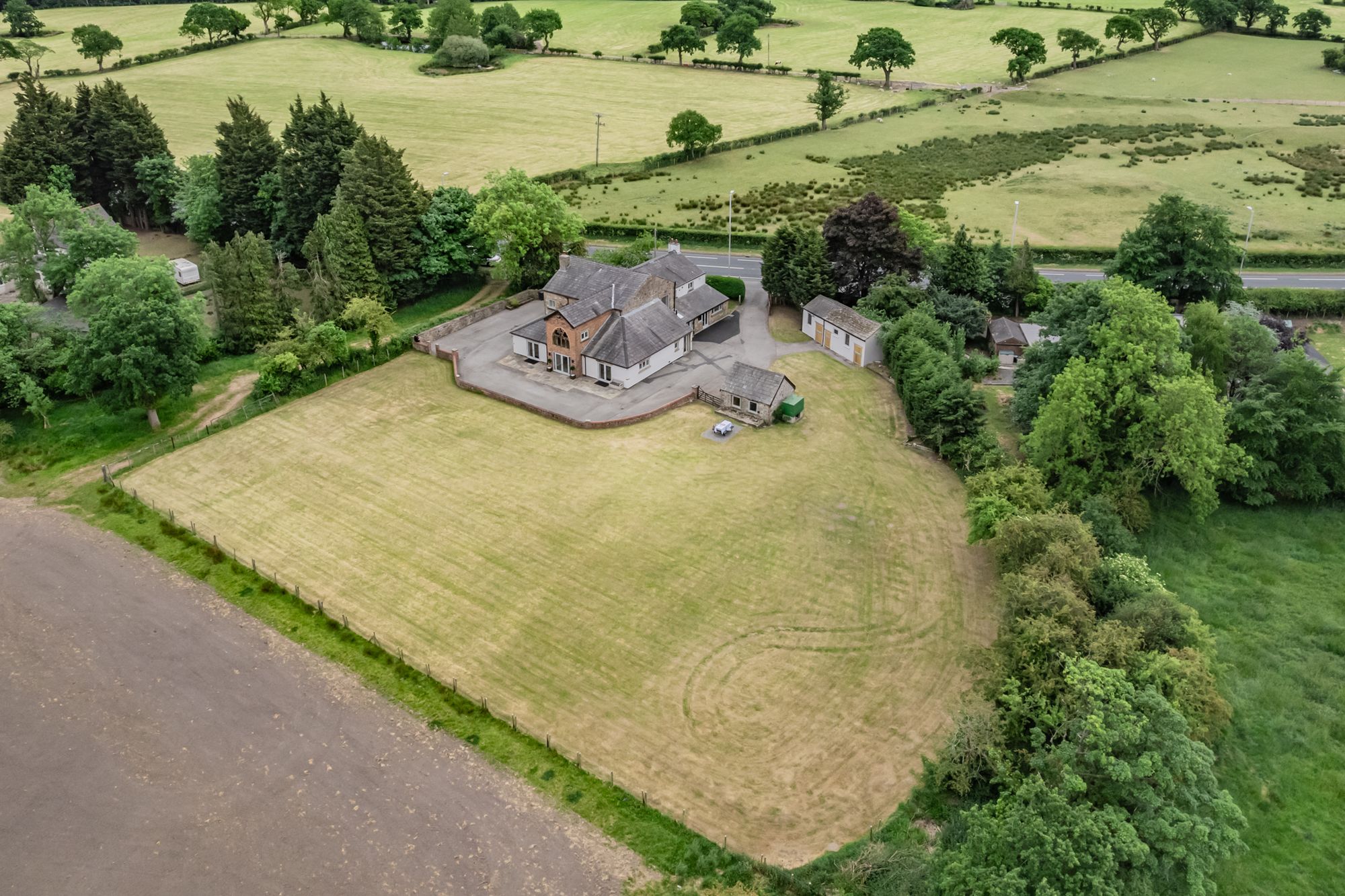 6 Bed Detached House For Sale In Sumners Farm, Whalley Road, (Ref: 0419E417-9...), PR5