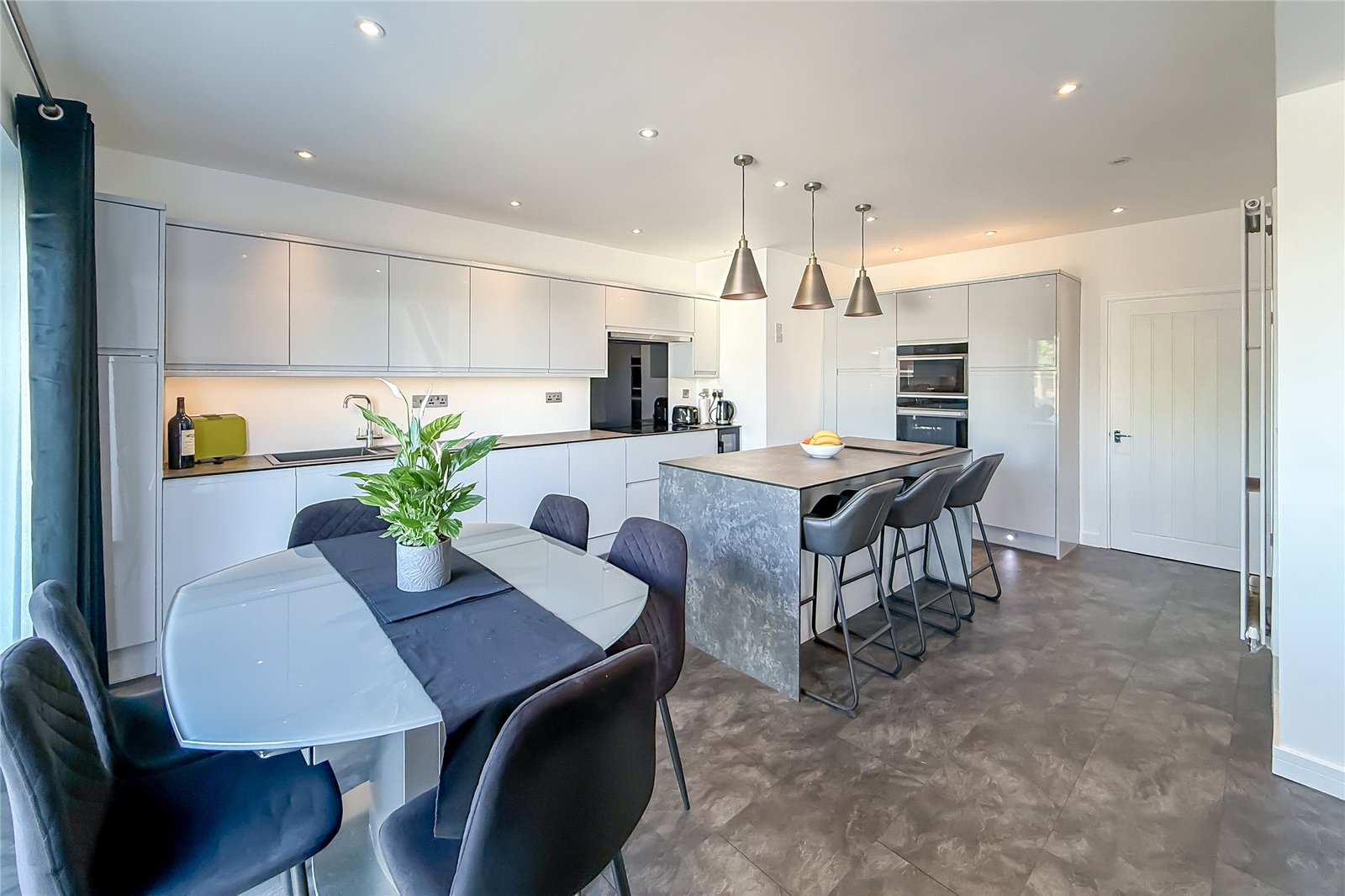 4 bed for sale in Brocket Road, Welwyn Garden City, Hertfordshire, AL8 - Property Image 3