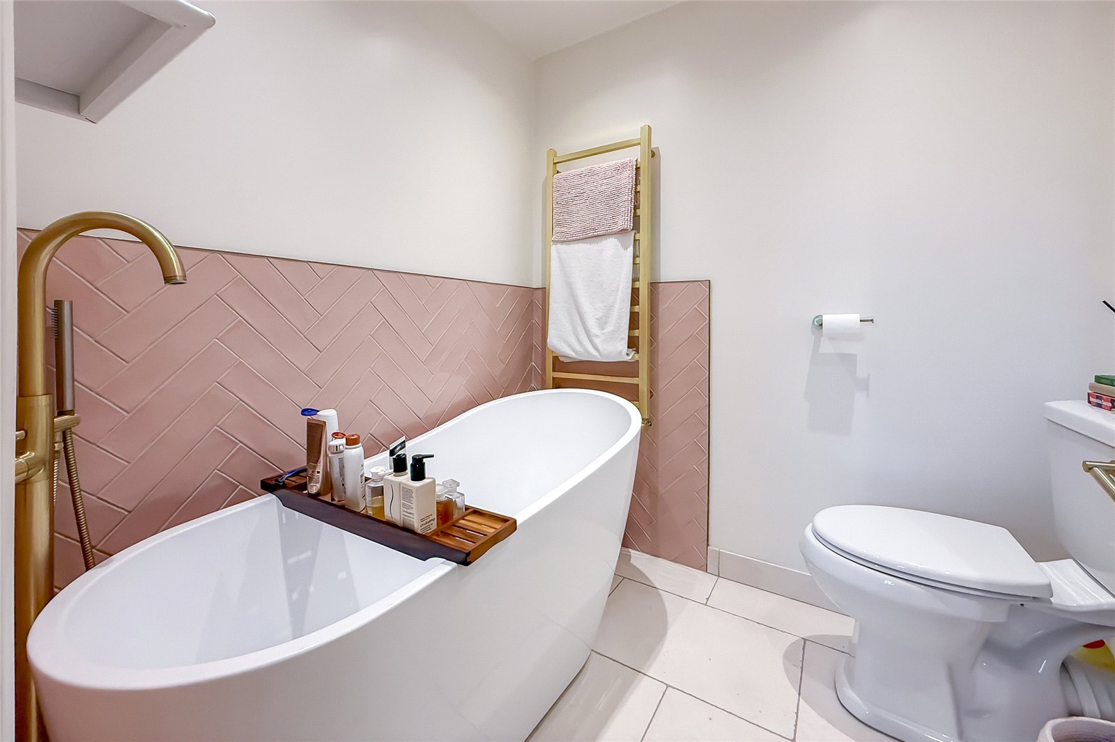 4 bed semi-detached house for sale in Gustard Wood, Wheathampstead, Hertfordshire, AL4  - Property Image 26