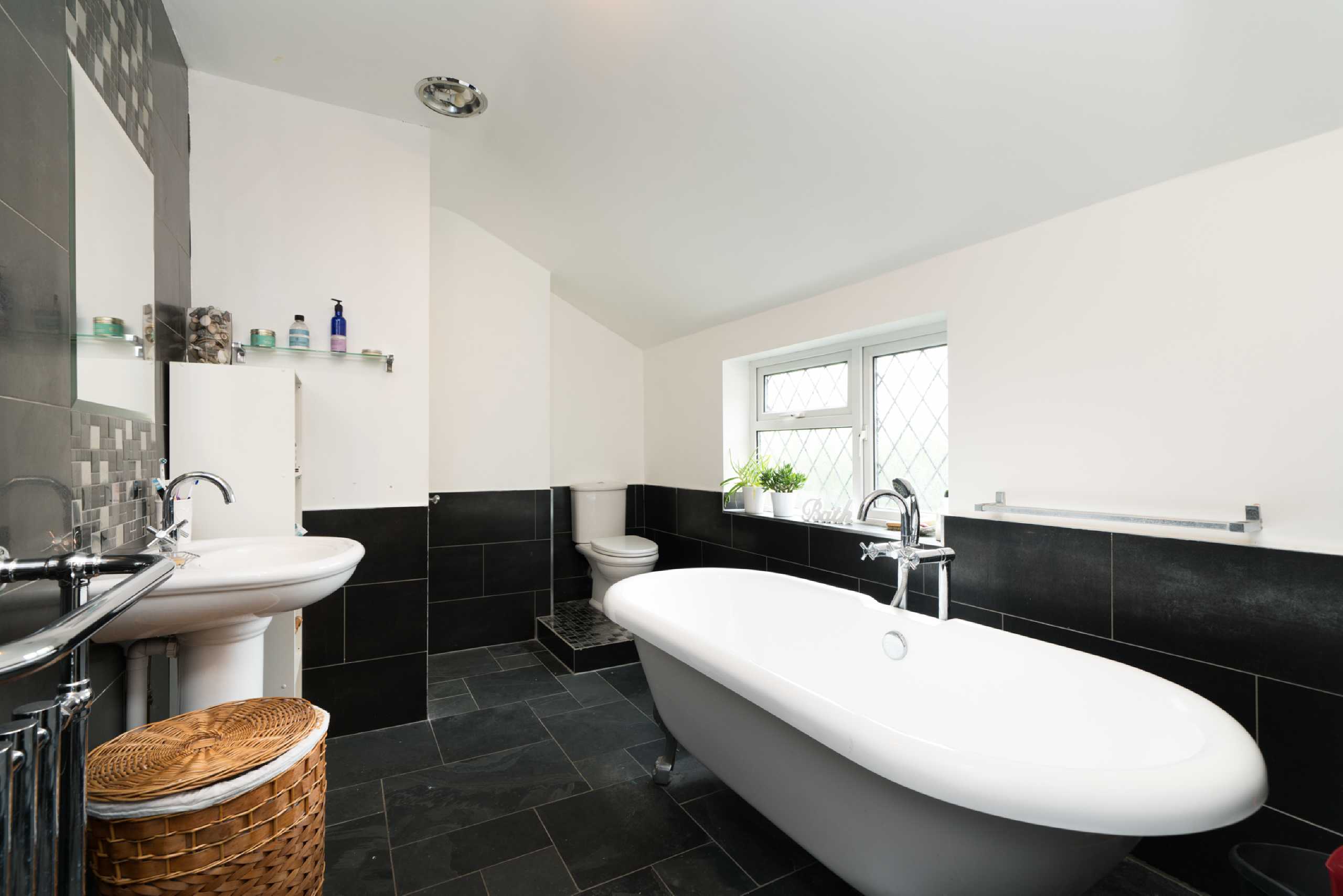 4 bed semi-detached house to rent in Woodside Road, Lower Woodside, LU1  - Property Image 19